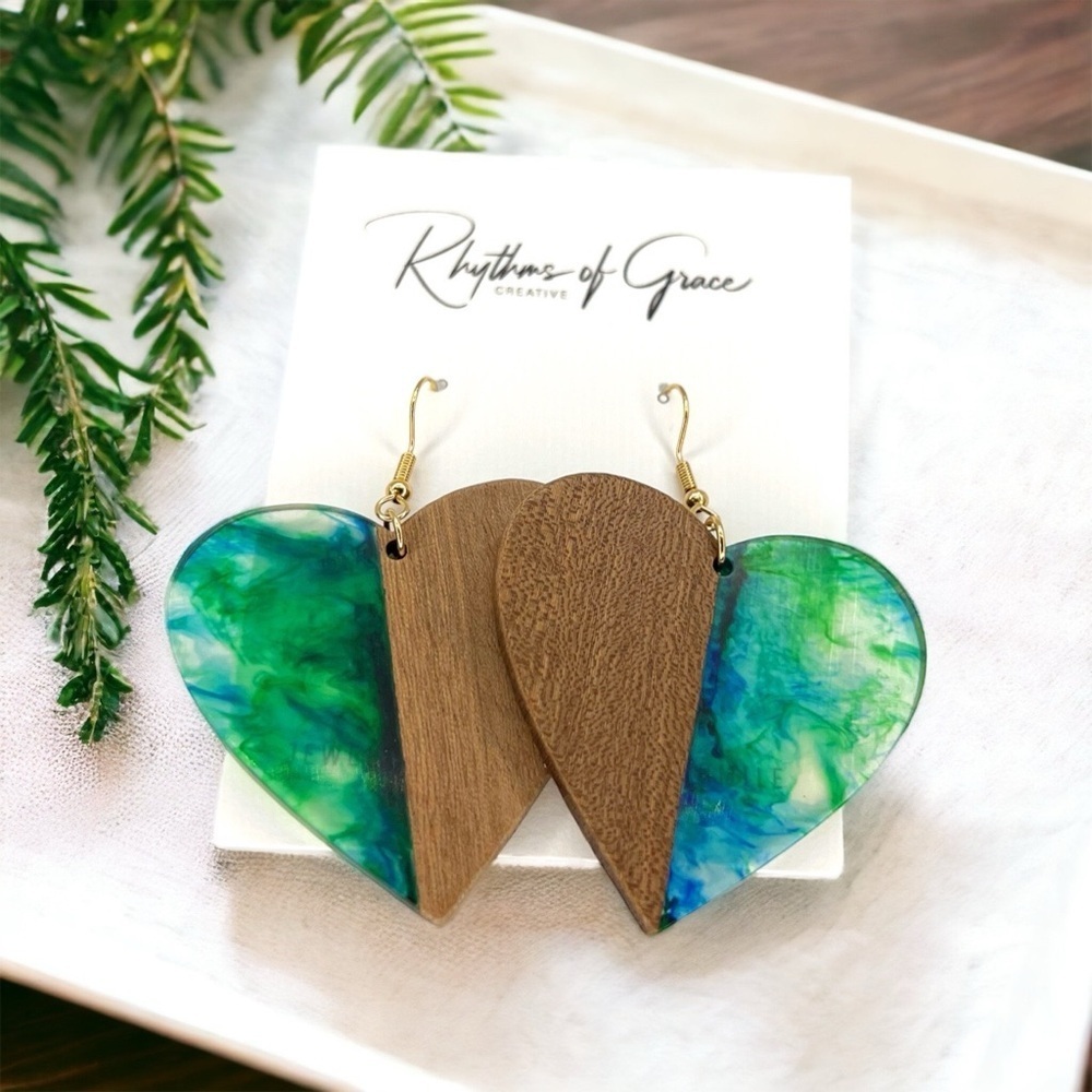 Heartfelt Green Dangles: Boho-Chic Wood & Stained Glass Earrings! 💚 NWT